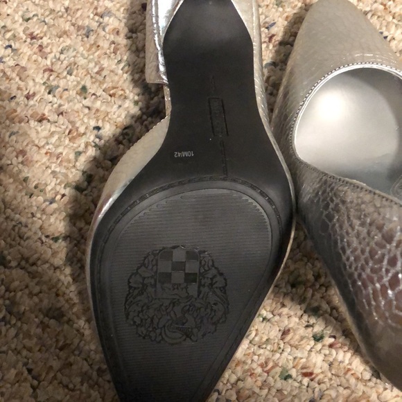 NWB SILVER VINCE CAMUTO FAIVA PUMP size 10 - Picture 5 of 6